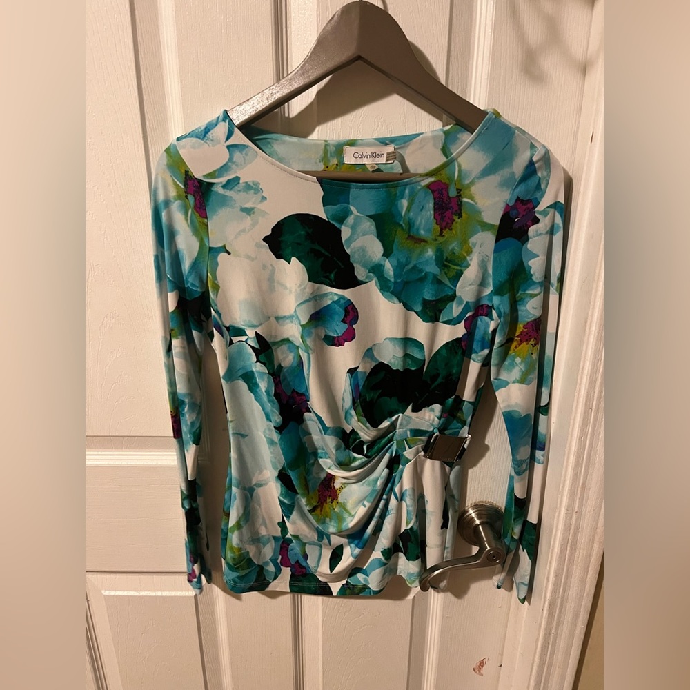 Calvin Klein Women’s Blue Floral Blouse 1/2 Sleeve Metal Tassels size XS